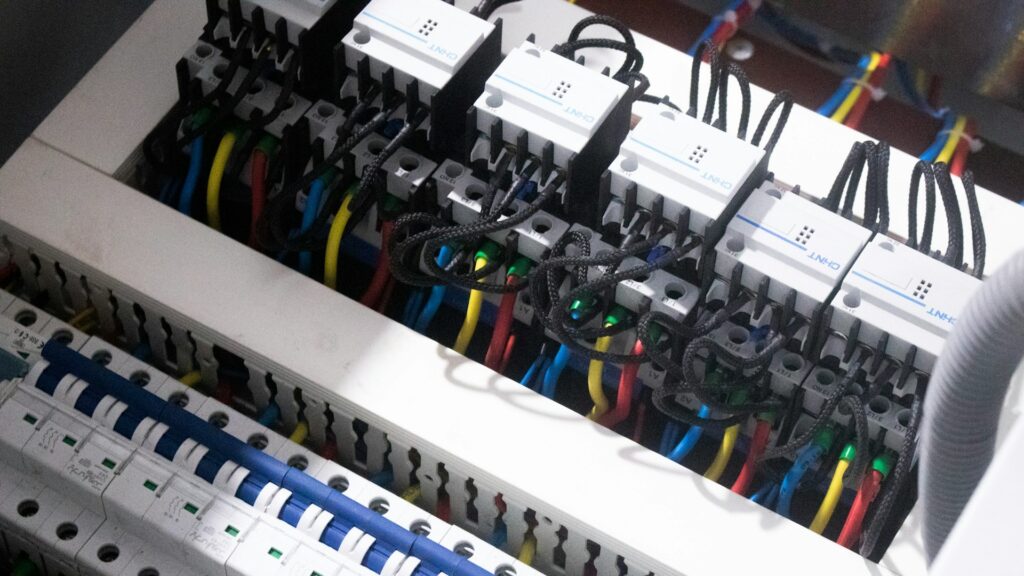 Elektra vernieuwen tijdens verbouwing met open groepenkast en aangesloten bedrading