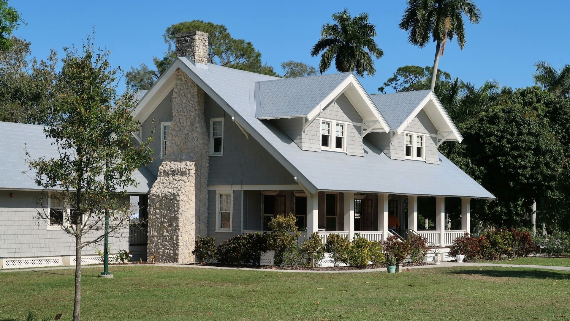 Dakraam plaatsen in schuin dak van vrijstaande woning met meerdere dakkapellen